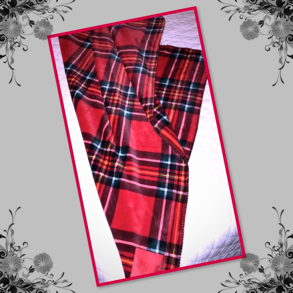 ♥️NWT Vs Pink Plaid Blanket Throw♥️